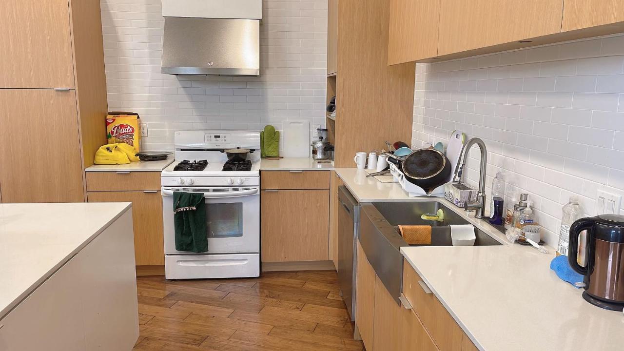 5 Mins Walk To Skytrain Station * Vancouver
