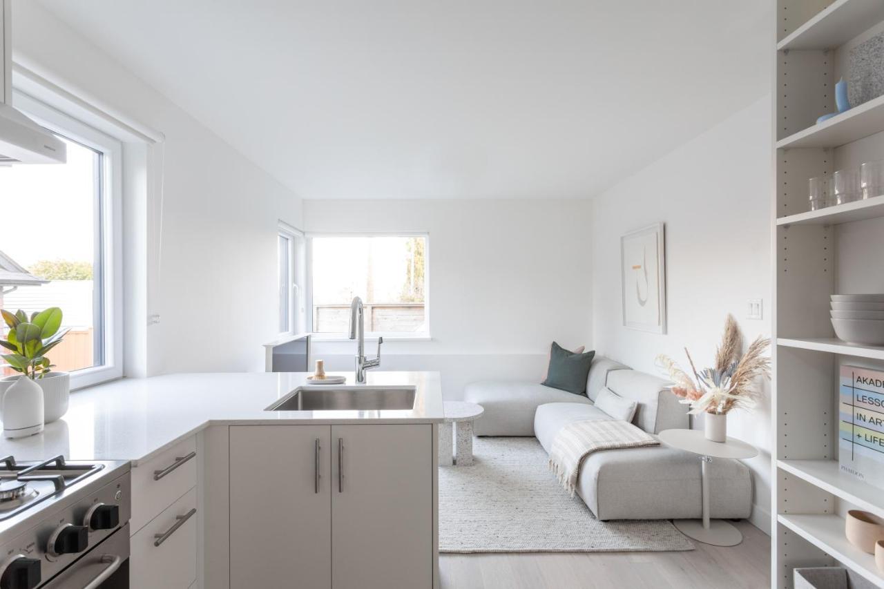 Lovely 2 Bedroom In East Holiday home Vancouver