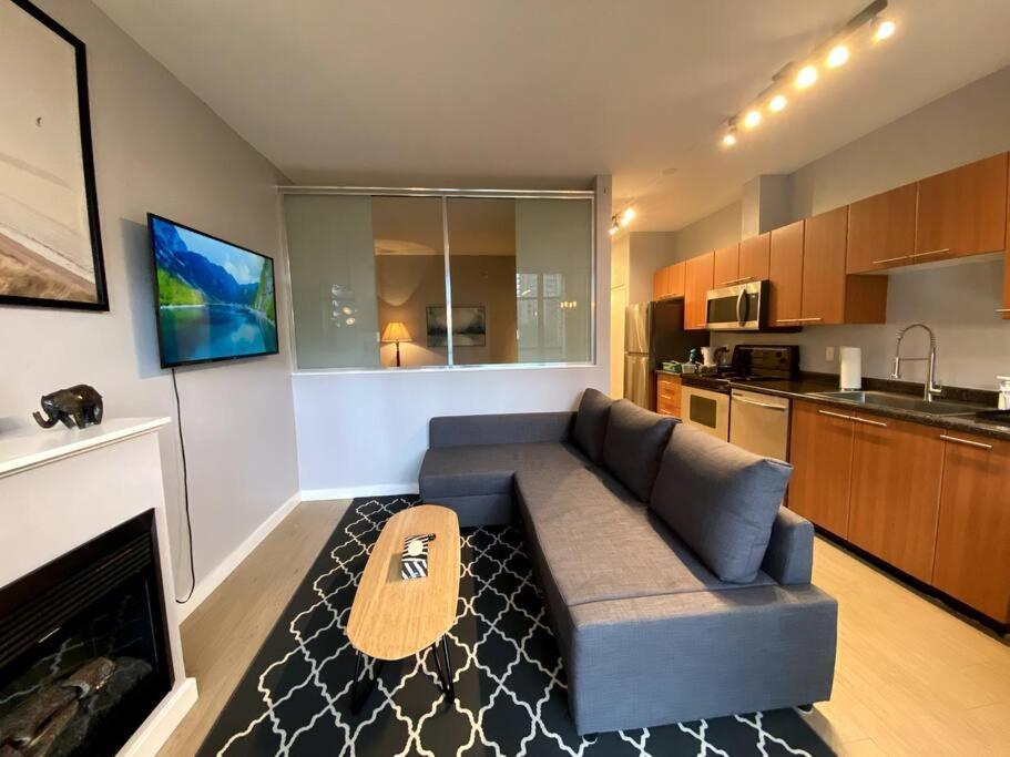 Entire In Heart Of Downtown Apartment *