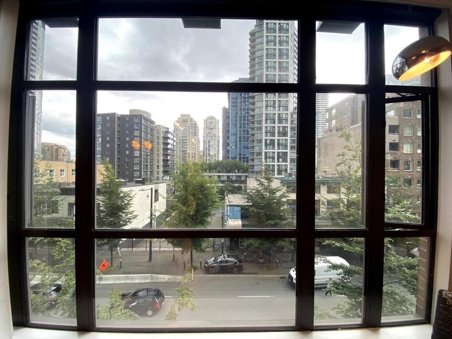 Entire In Heart Of Downtown Vancouver