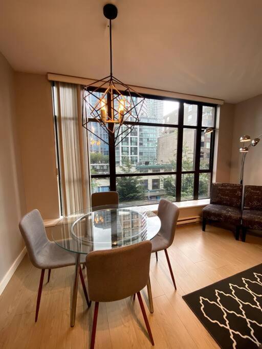 Entire In Heart Of Downtown * Vancouver