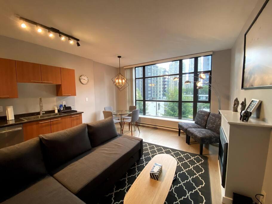 Entire In Heart Of Downtown * Vancouver