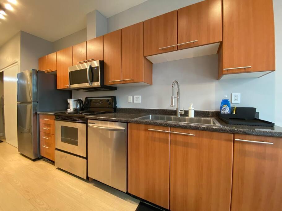 Apartment Entire In Heart Of Downtown *