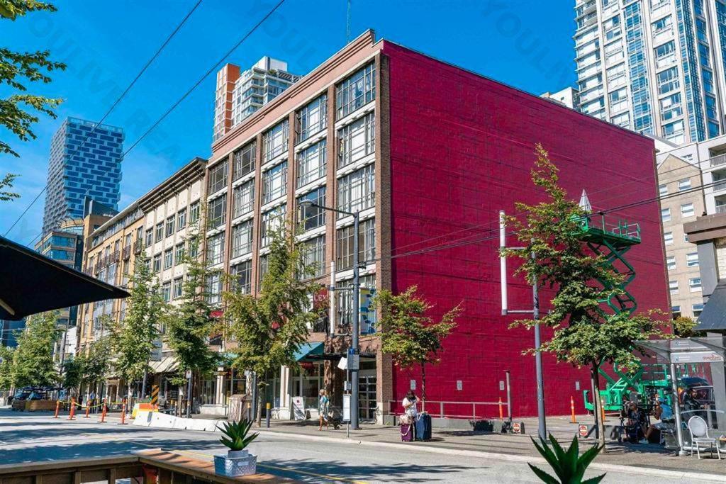 Entire In Heart Of Downtown Apartment Vancouver