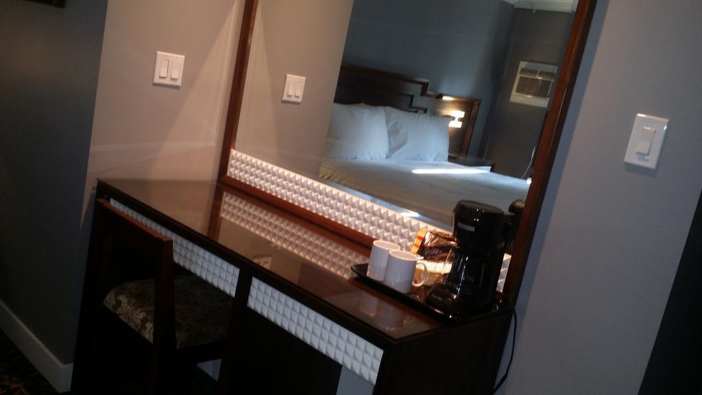 The Deluxe 2* Vancouver
