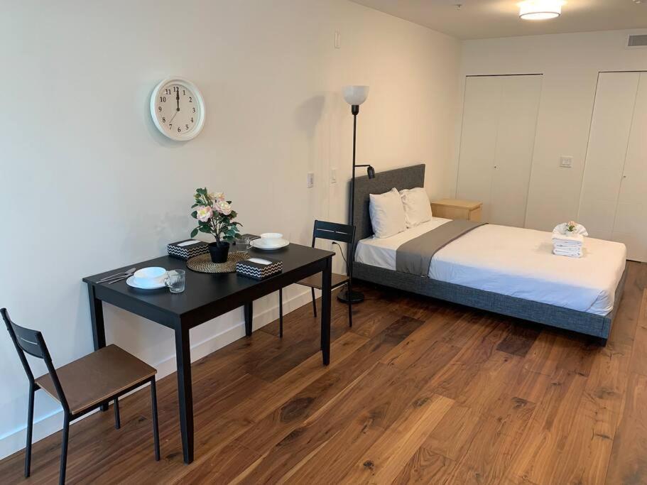 Apartment Explore Qe Park From Luxury Studio