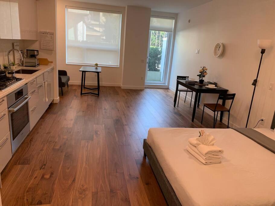 Apartment Explore Qe Park From Luxury Studio *