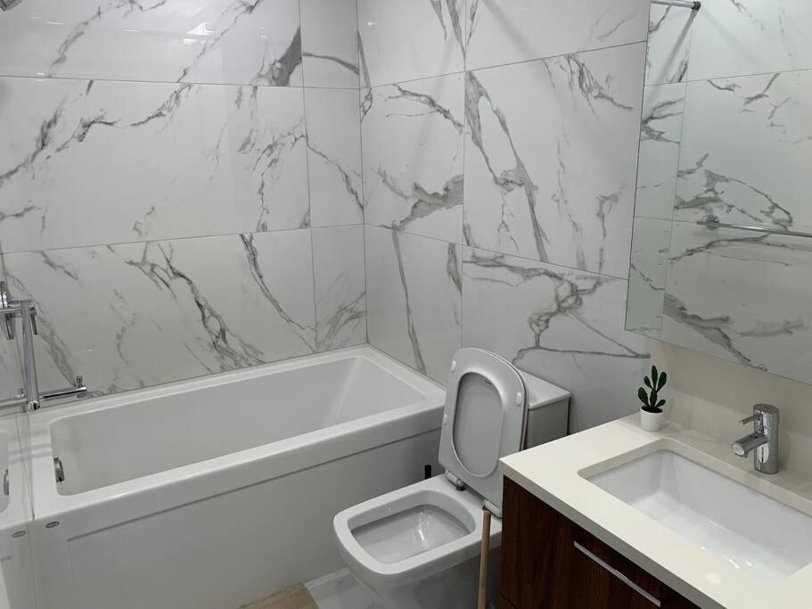 Explore Qe Park From Luxury Studio Vancouver