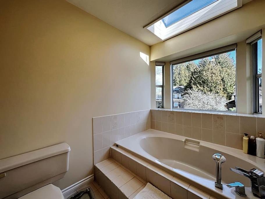 Super Cosy 8bed & 6bath In Heart Near To Airport