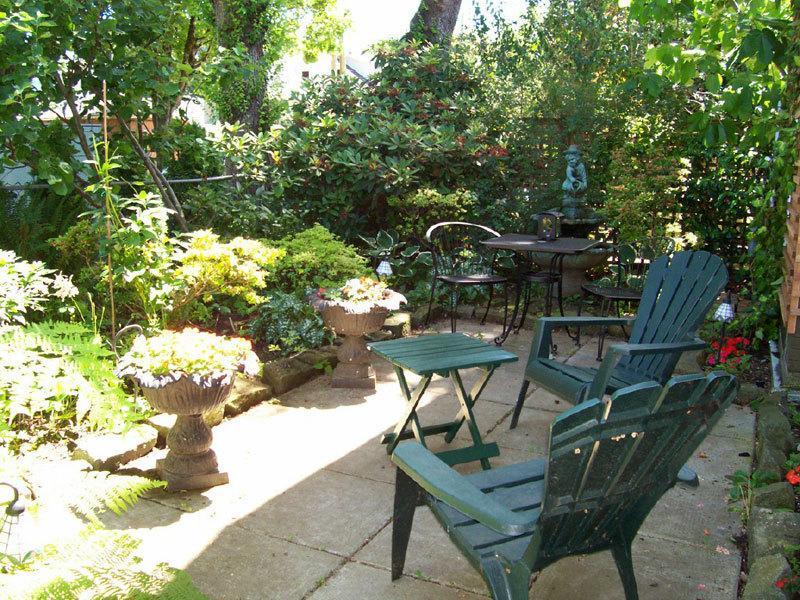Kitsilano Garden Apartment Vancouver