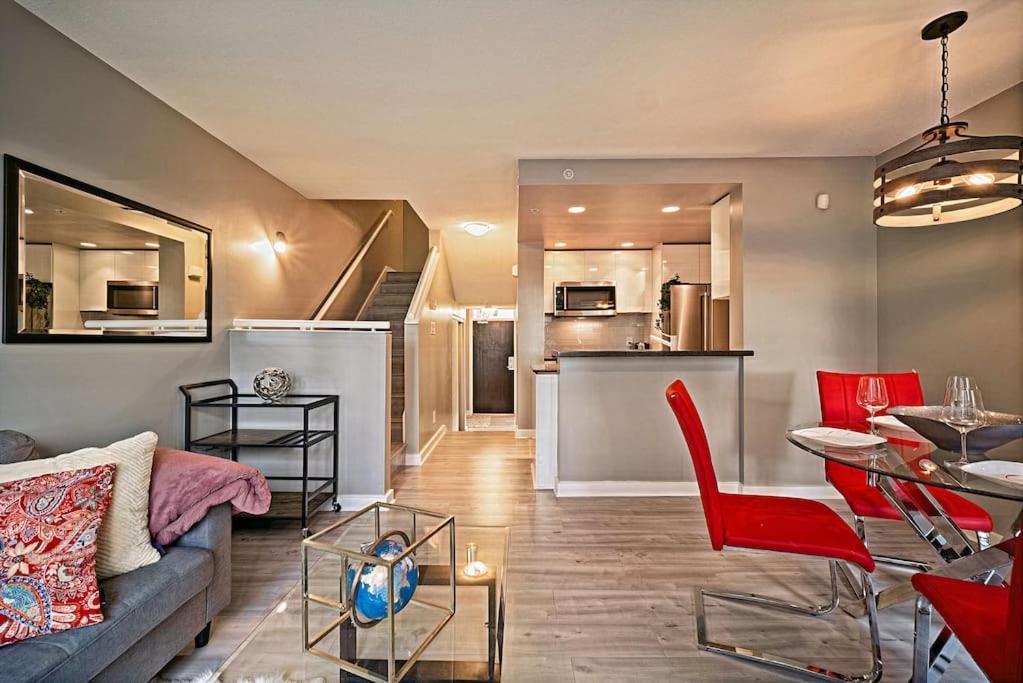 Yaletown Oceanview Gem 3 Bedroom Luxury Haven Apartment