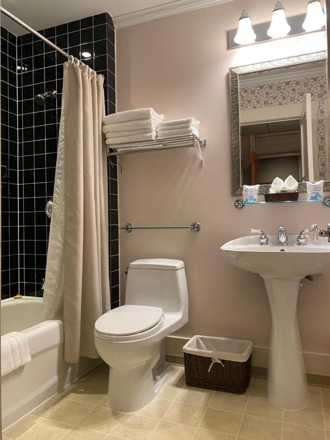 Kingston Hotel