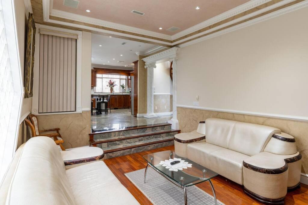 South 15mins From Airport/20mins From Dt *