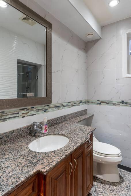 South 15mins From Airport/20mins From Dt *