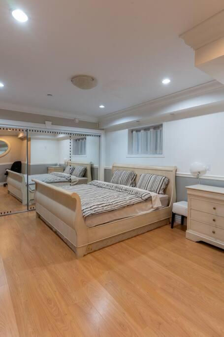 Holiday home South 15mins From Airport/20mins From Dt Vancouver