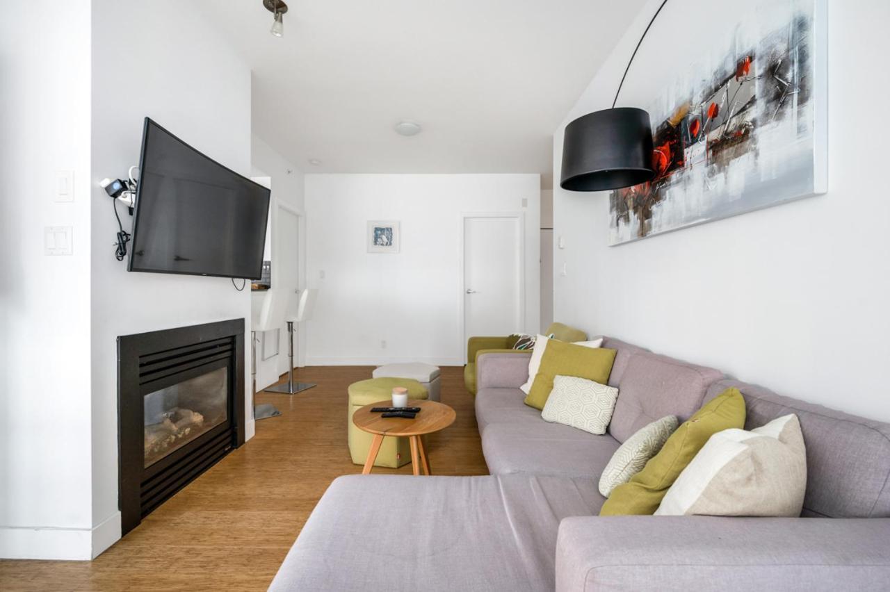 Bright 2 Bedroom Downtown With Free Parking Vancouver