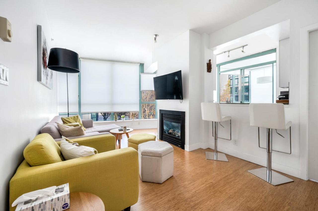 Bright 2 Bedroom Downtown With Free Parking