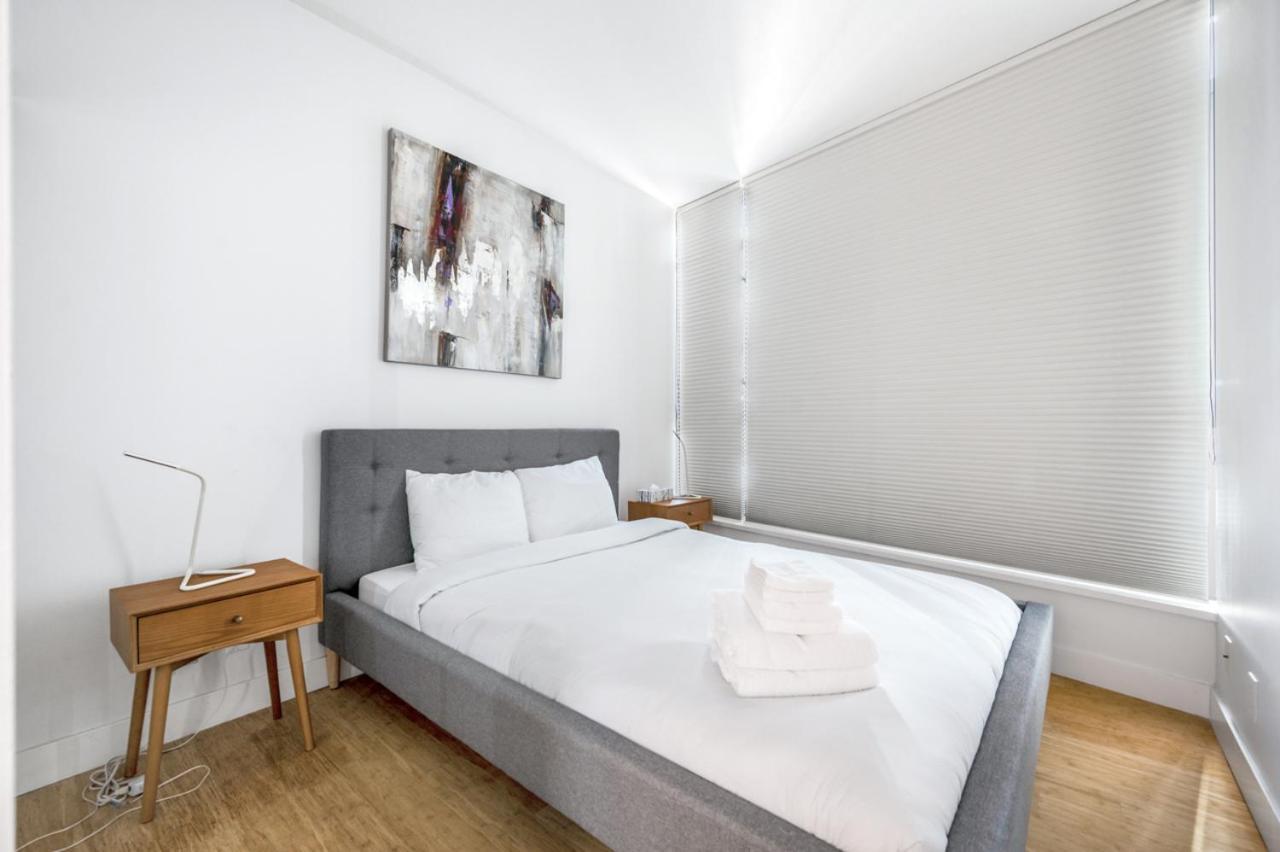 Bright 2 Bedroom Downtown With Free Parking