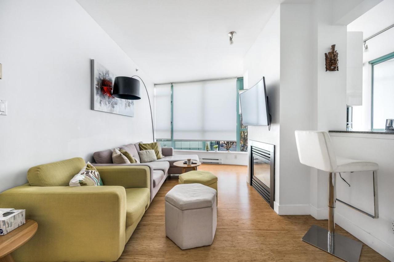 Apartment Bright 2 Bedroom Downtown With Free Parking Vancouver