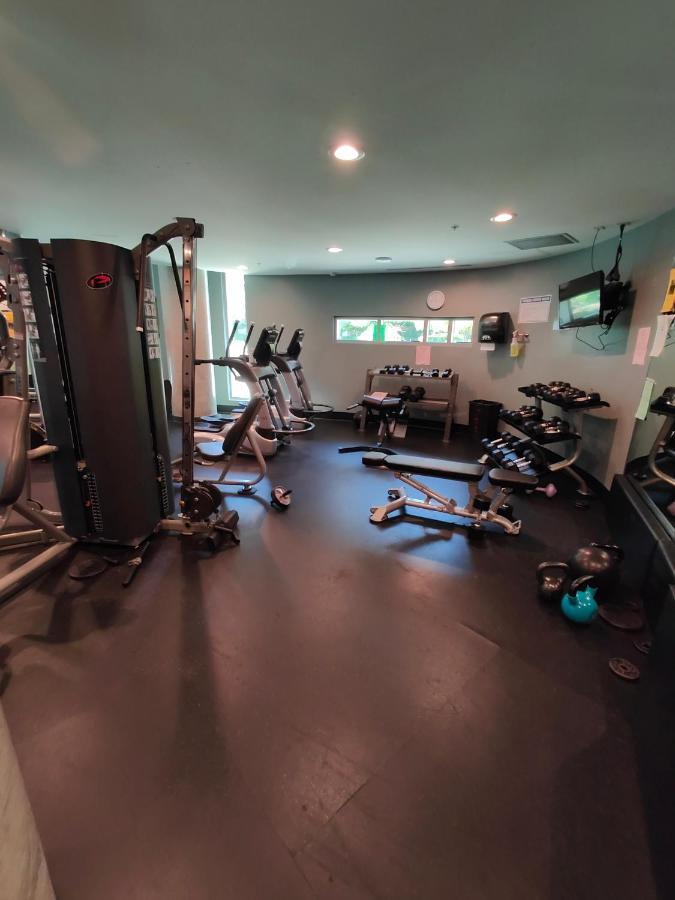 Gardenview Modern With Parking, Gym, Pool, Ac
