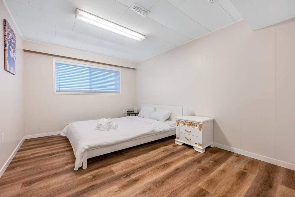 Cozy With 3 Beds In Holiday home Vancouver