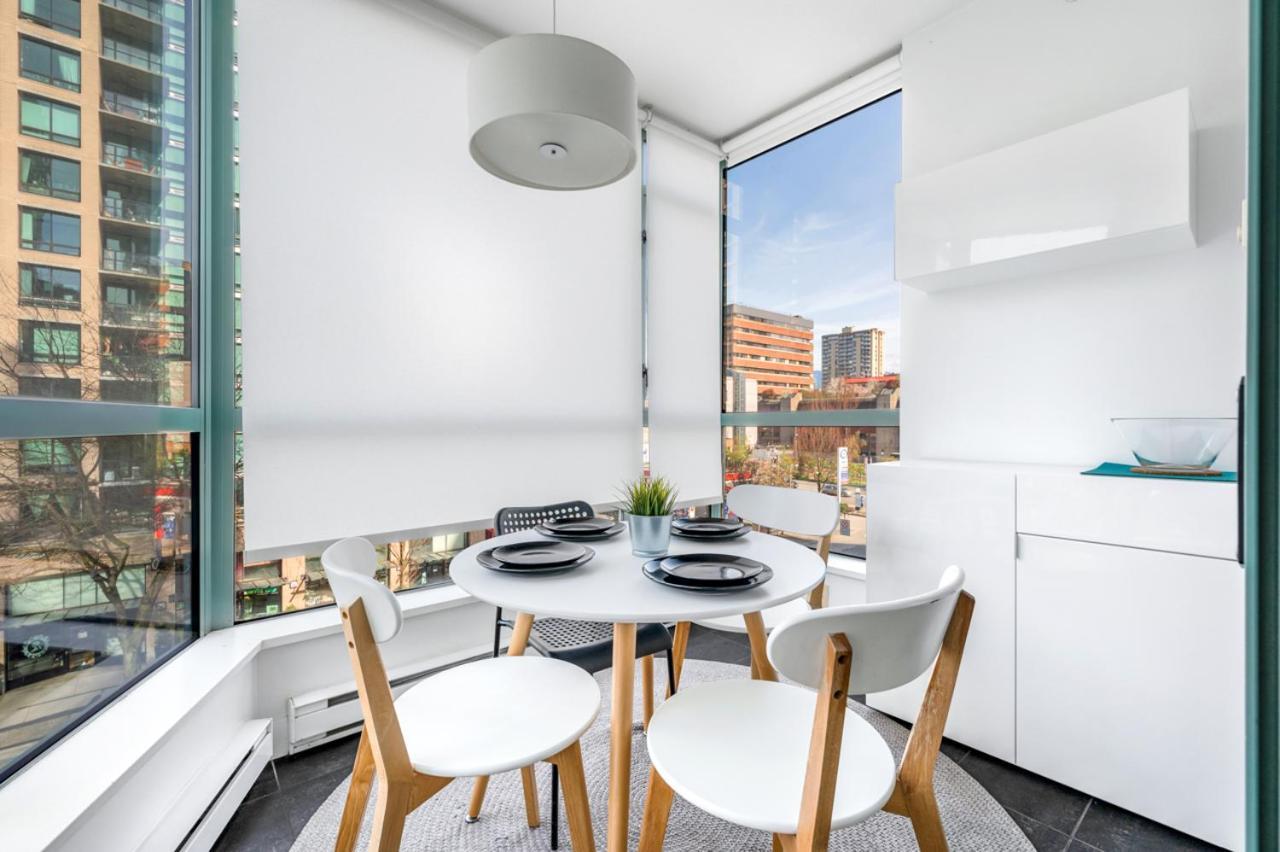Bright 2 Bedroom Downtown With Free Parking