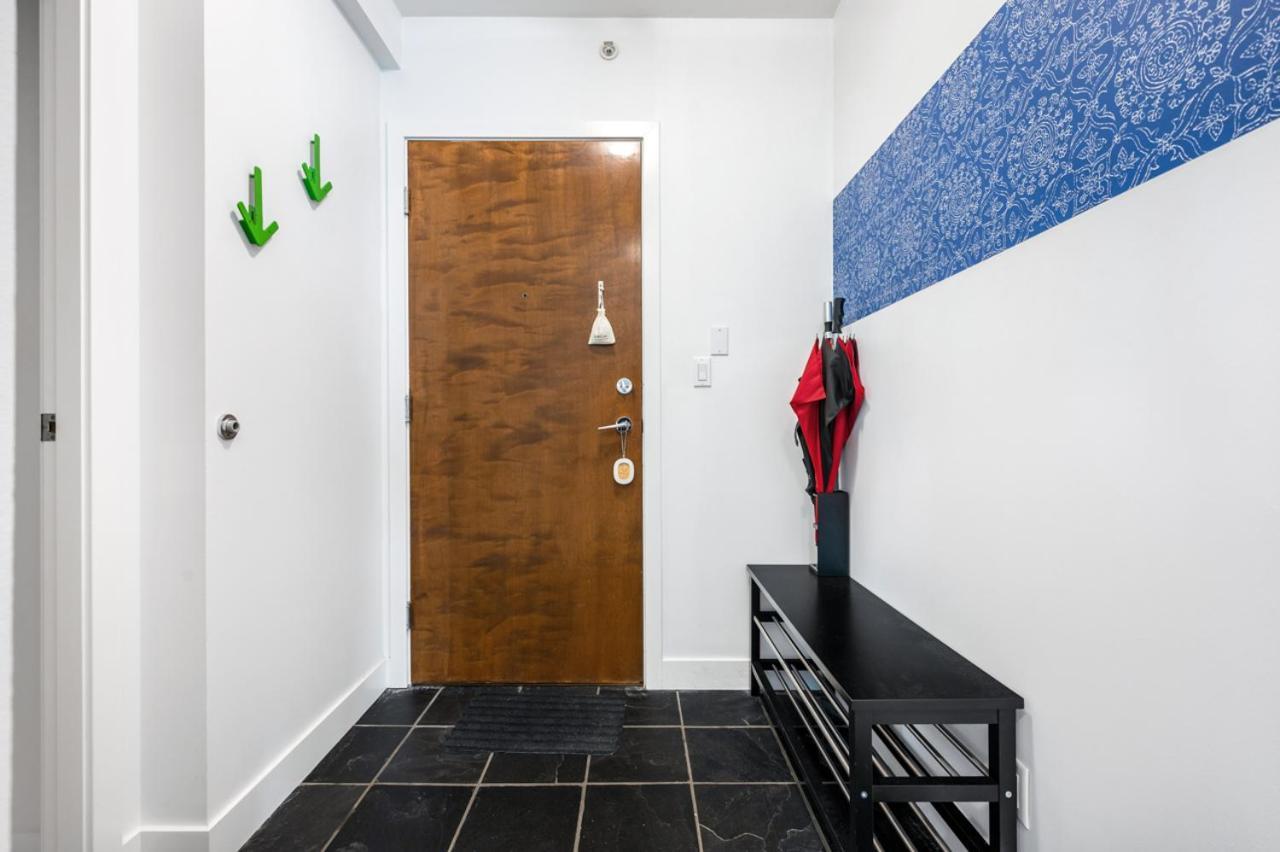 Apartment Bright 2 Bedroom Downtown With Free Parking Vancouver