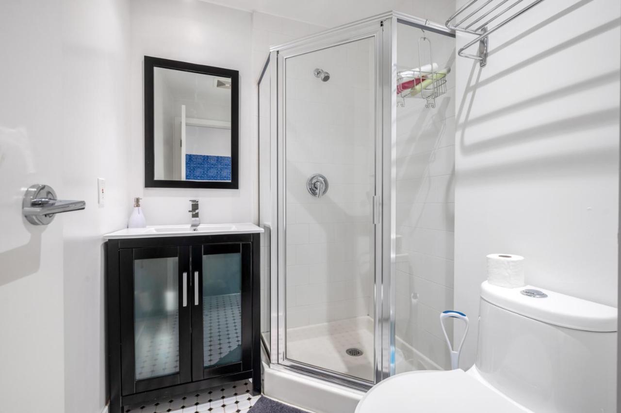 Apartment Bright 2 Bedroom Downtown With Free Parking Vancouver