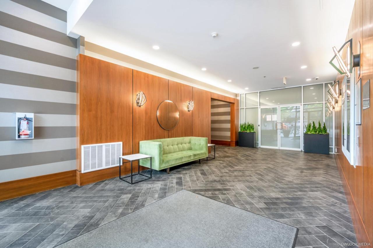 Bright 2 Bedroom Downtown With Free Parking Vancouver