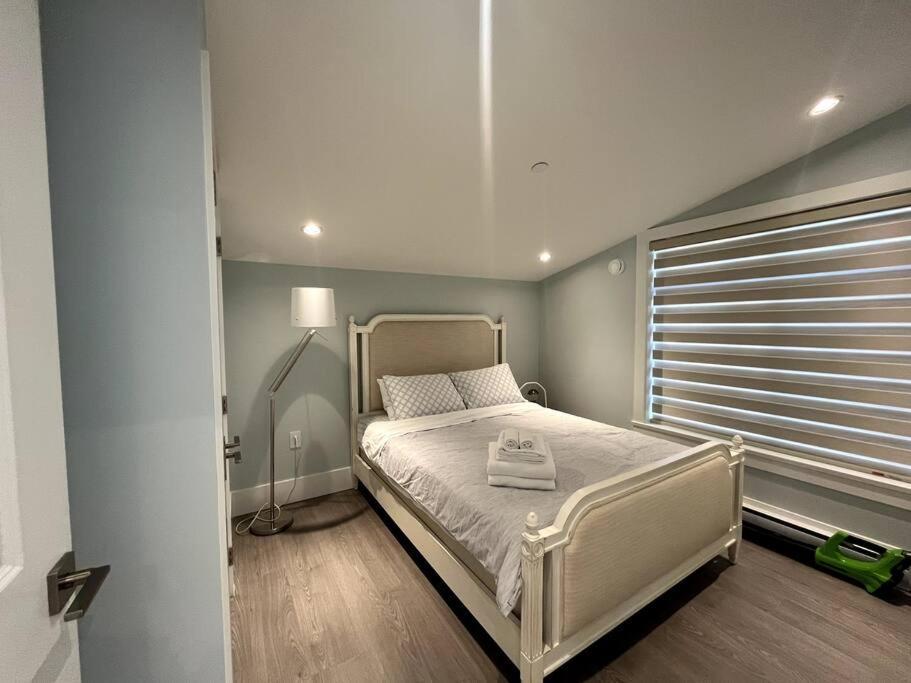 Entire Brand New 3 Bed 2 Bath Ferienhaus