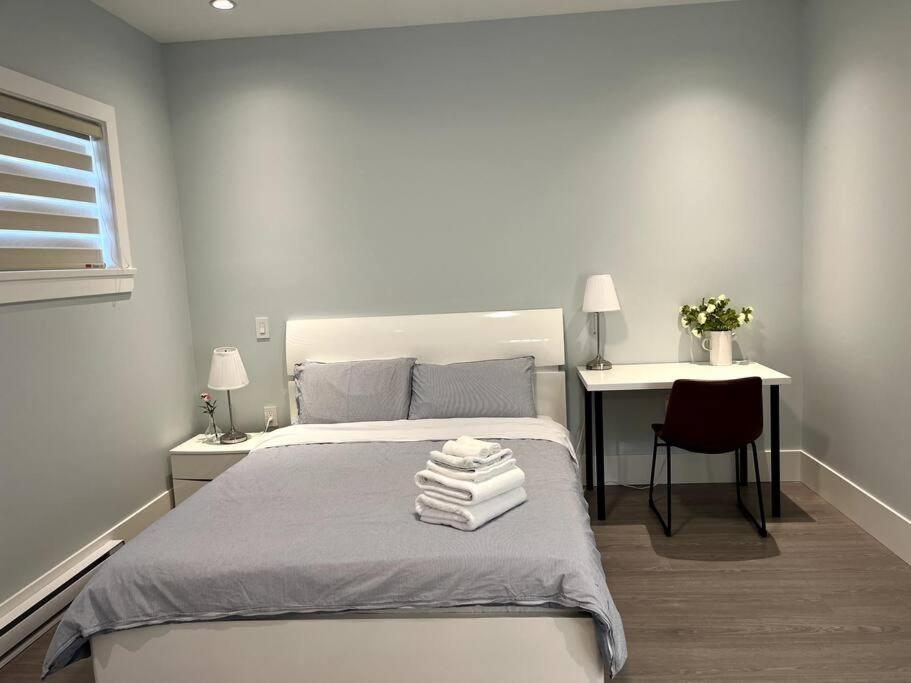 Entire Brand New 3 Bed 2 Bath Ferienhaus