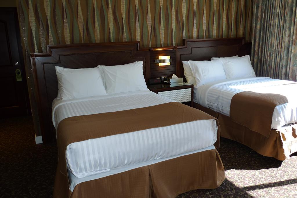 The Deluxe Hotel Vancouver