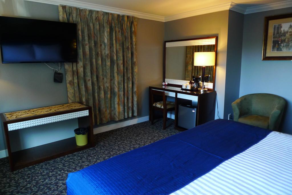 The Deluxe Hotel Vancouver