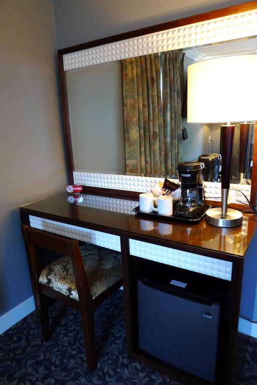 The Deluxe Hotel