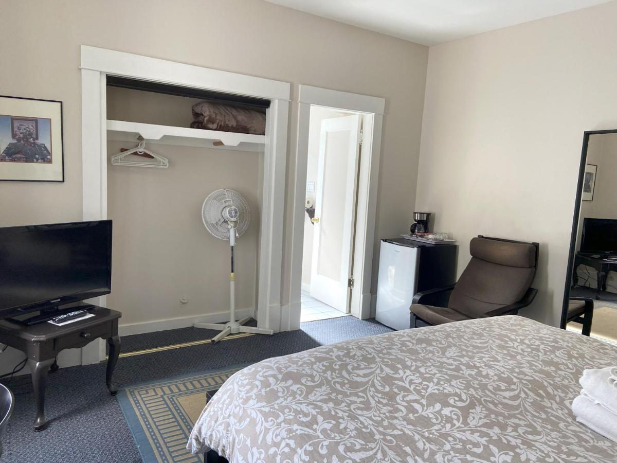 Douglas Bed & Breakfast