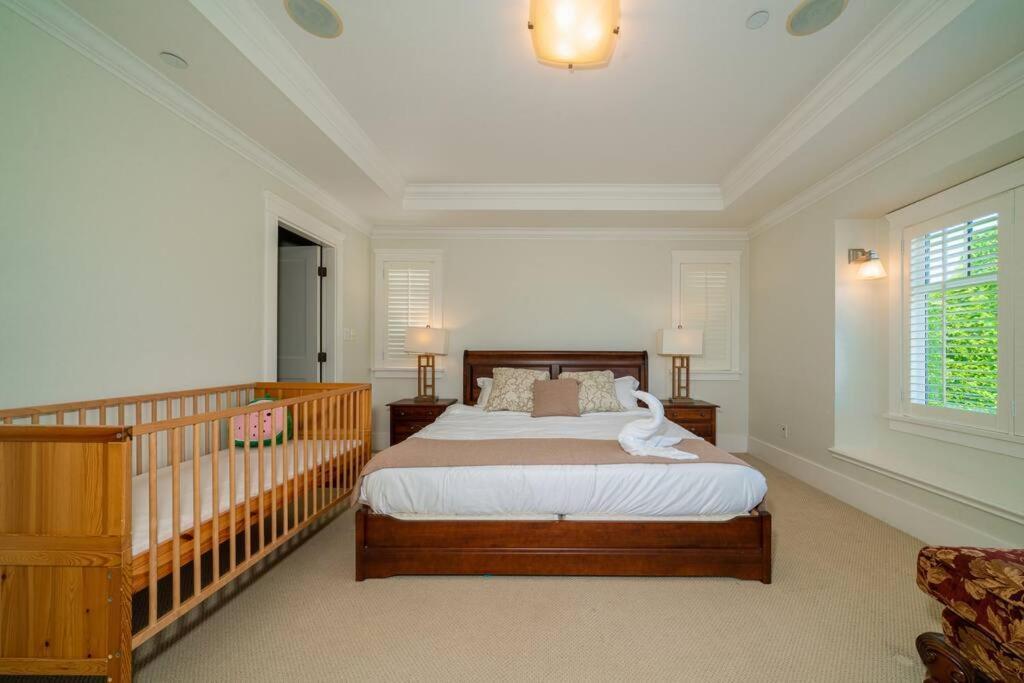 Tranquil Haven~close To Ubc And Downtown Delights