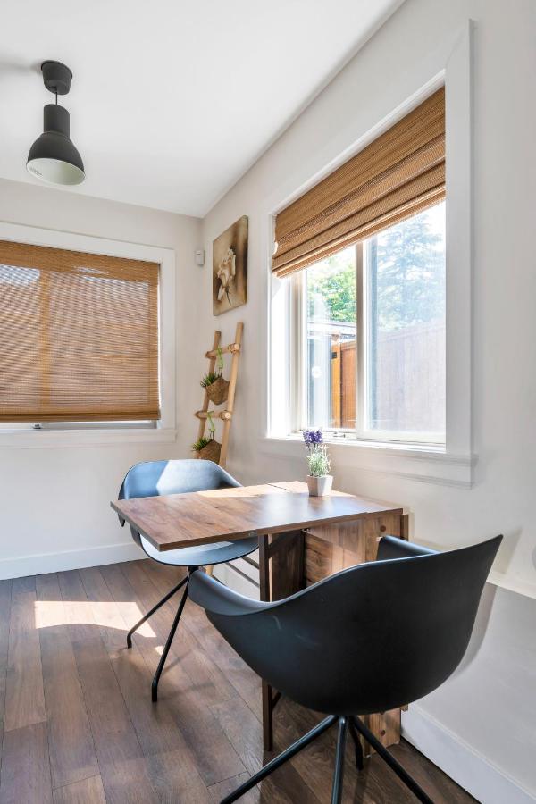 Guest house Minimal - 90 Nights Min Vancouver