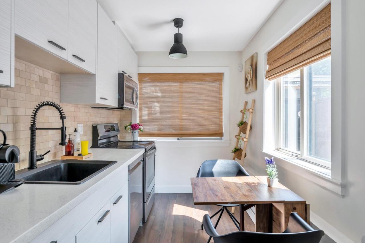 Guest house Minimal - 90 Nights Min Vancouver
