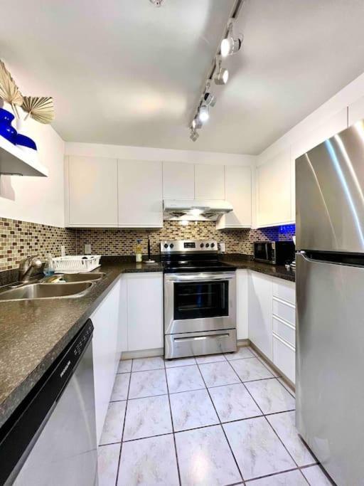Apartment Stunning Ocean Vancouver