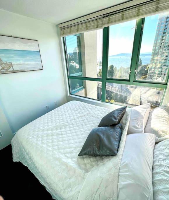 Apartment Stunning Ocean Vancouver