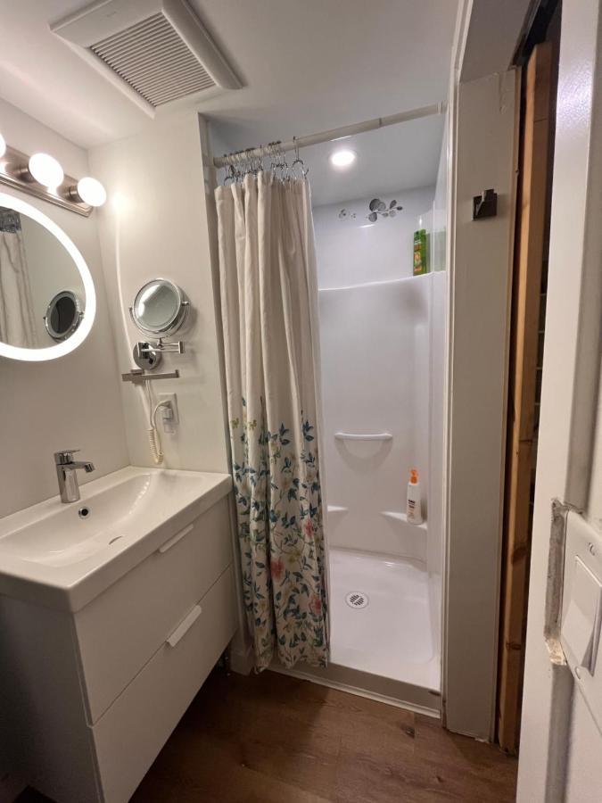 Neat, Compact, Private In A Lovely Neighbourhood Guest house *