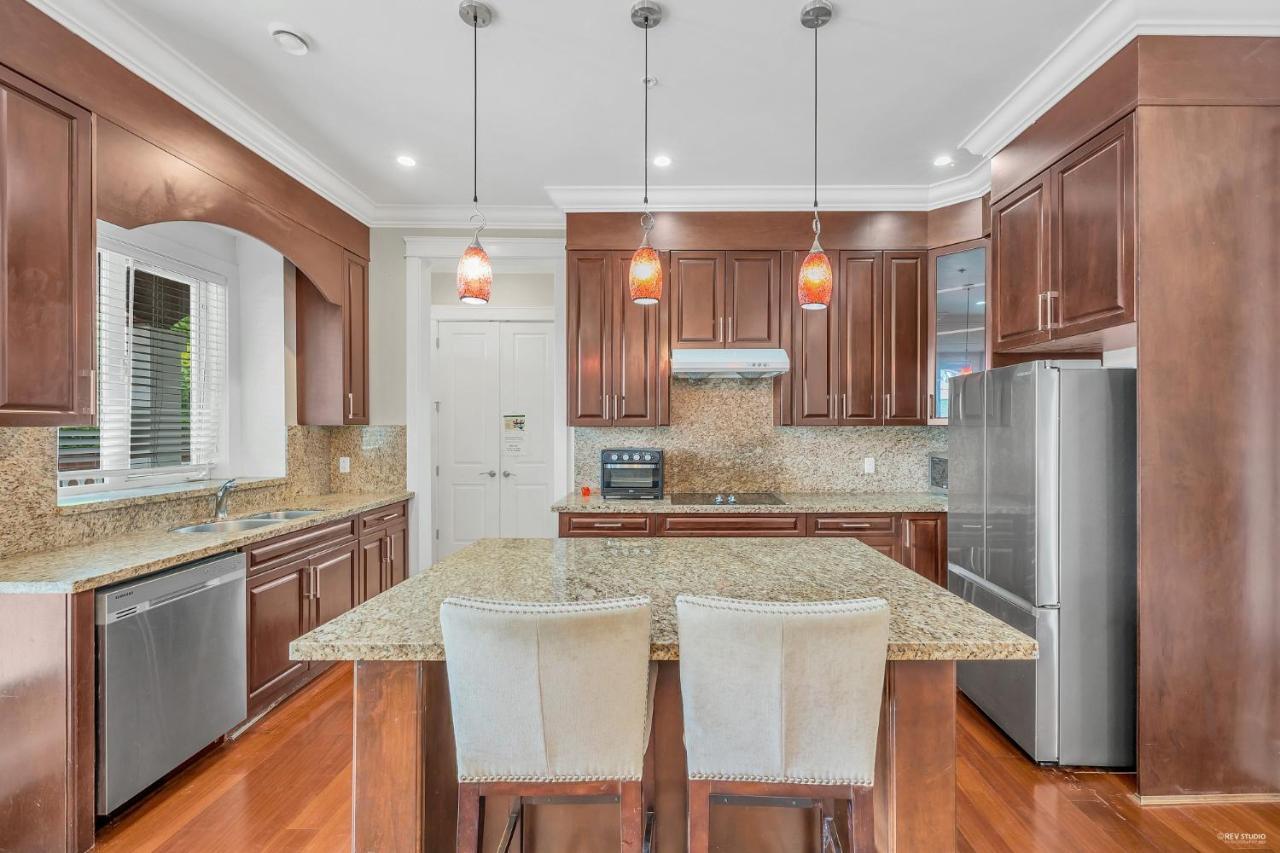 Luxurious Getaway In Vancouver-private With Attached Bathroom *