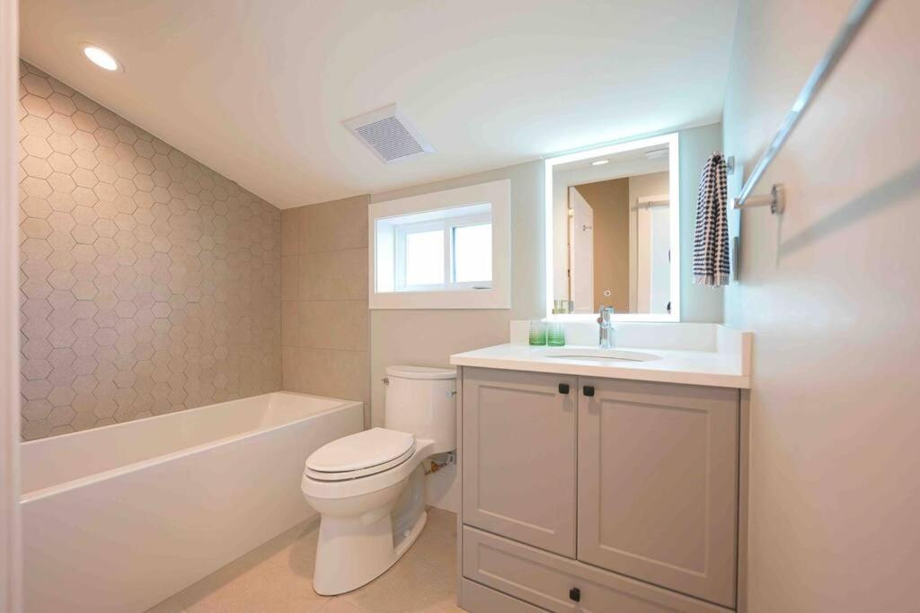 Villa Four Bedrooms New Lovely Duplex House-1628 Vancouver