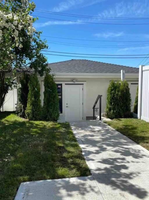 Villa Four Bedrooms New Lovely Duplex House-1628 Vancouver