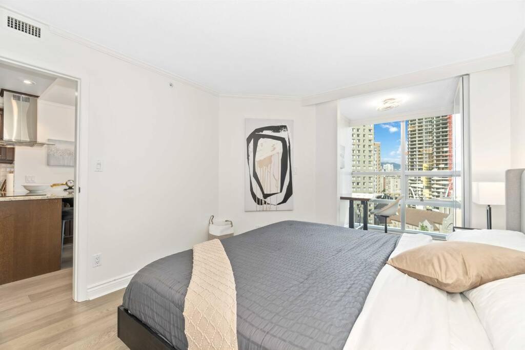 2br With Breathtaking View In Downtown! Free Parking - 6 Sleep Apartment