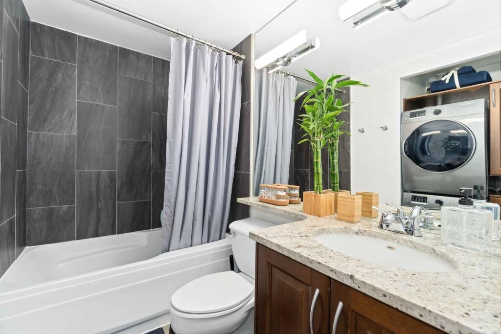 Apartment 2br With Breathtaking View In Downtown! Free Parking - 6 Sleep Vancouver