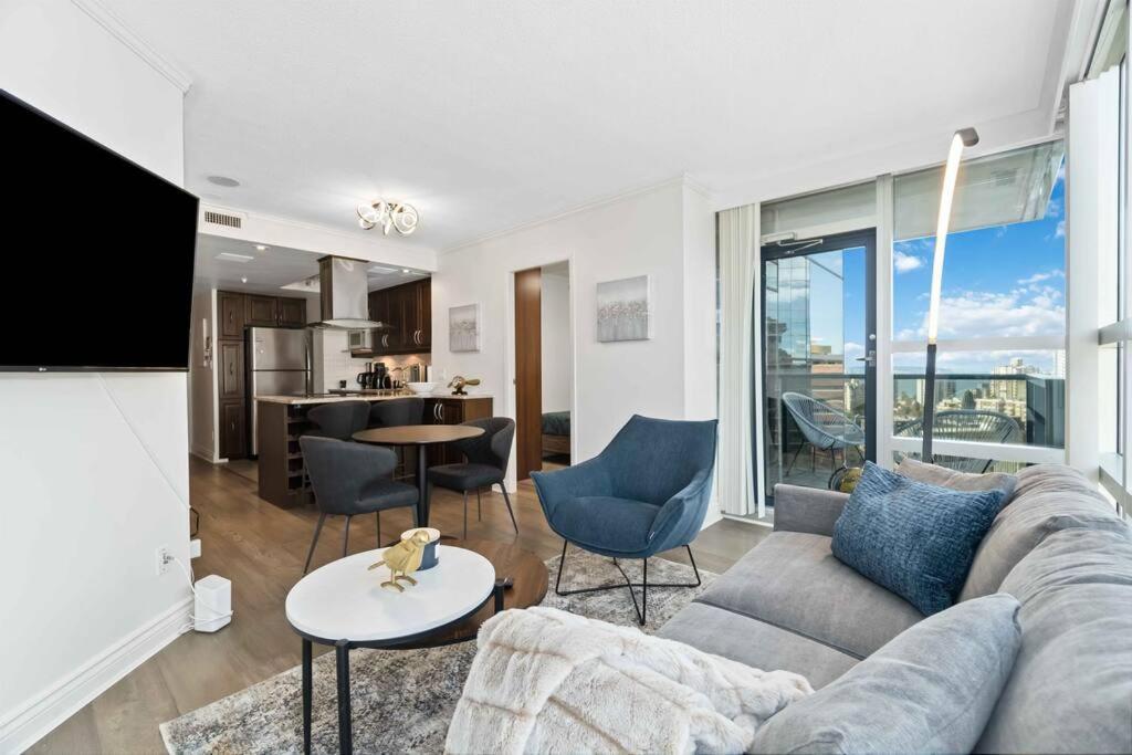 Apartment 2br With Breathtaking View In Downtown! Free Parking - 6 Sleep