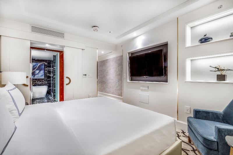 Azur Legacy Collection 5* Vancouver