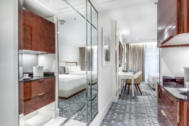 Azur Legacy Collection Hotel Vancouver