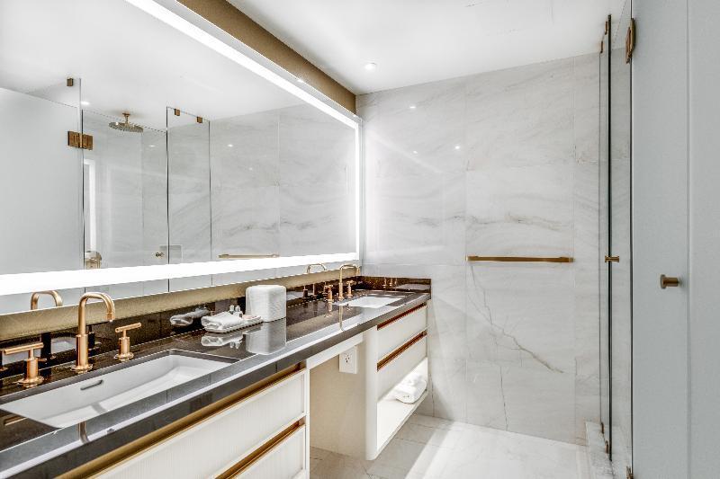 Hotel Azur Legacy Collection Vancouver